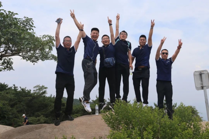 1689296708165189.jpg 爬山3.jpg